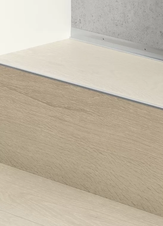 Профиль алюминиевый Quick-Step QSVSTPGLUE для лестниц